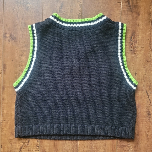 Fall Winter Plaid Knitted Cropped Sweater Vest in Black - Picture 8 of 9